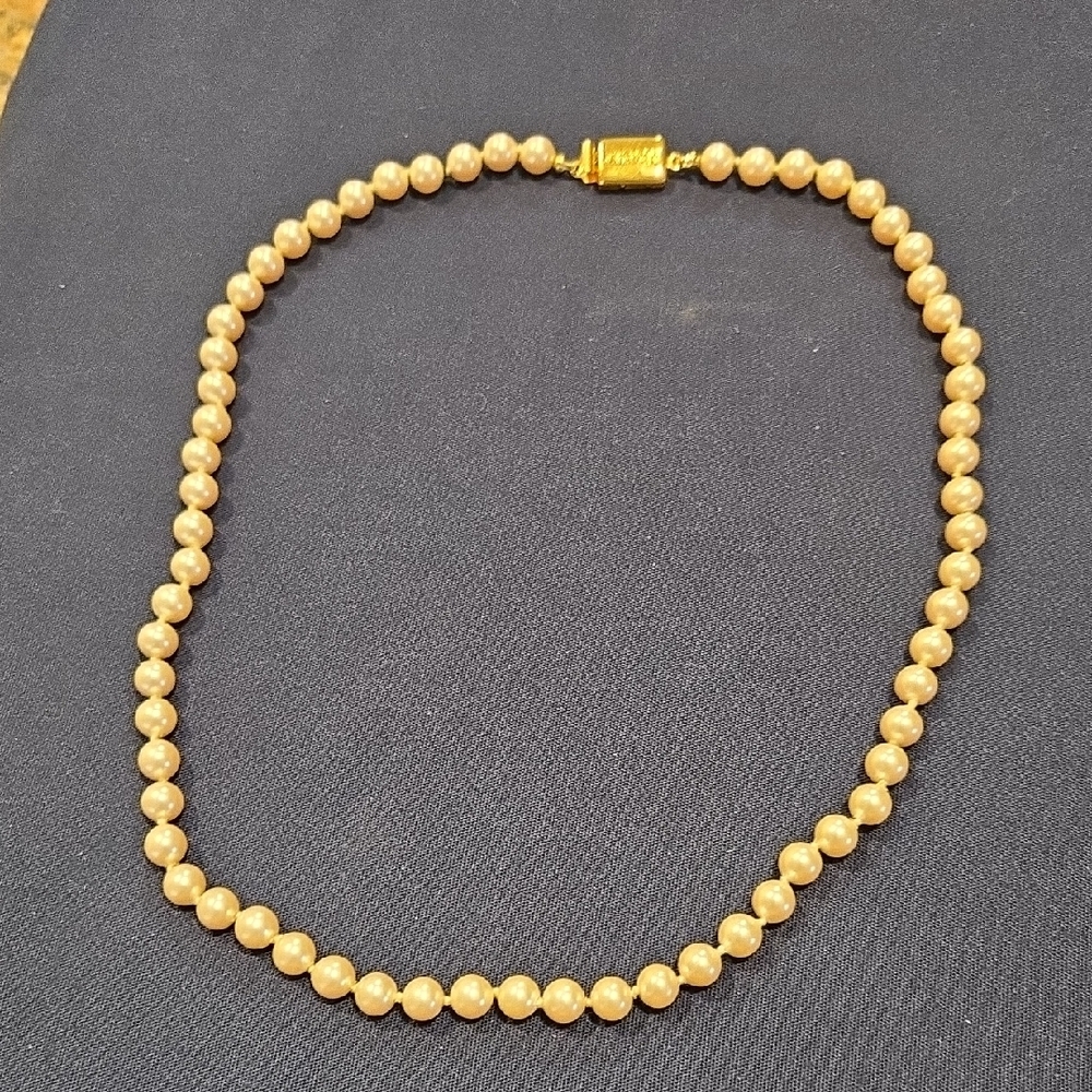 Elegant Cream Pearl Necklace